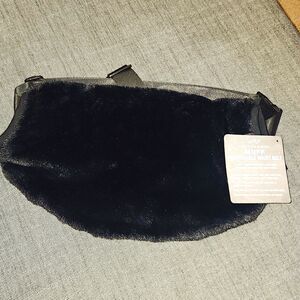 Sprigs Faux Fur & Sherpa Muff, Adjustable Waist Belt, 2 Zipper Pockets, OS, Blac